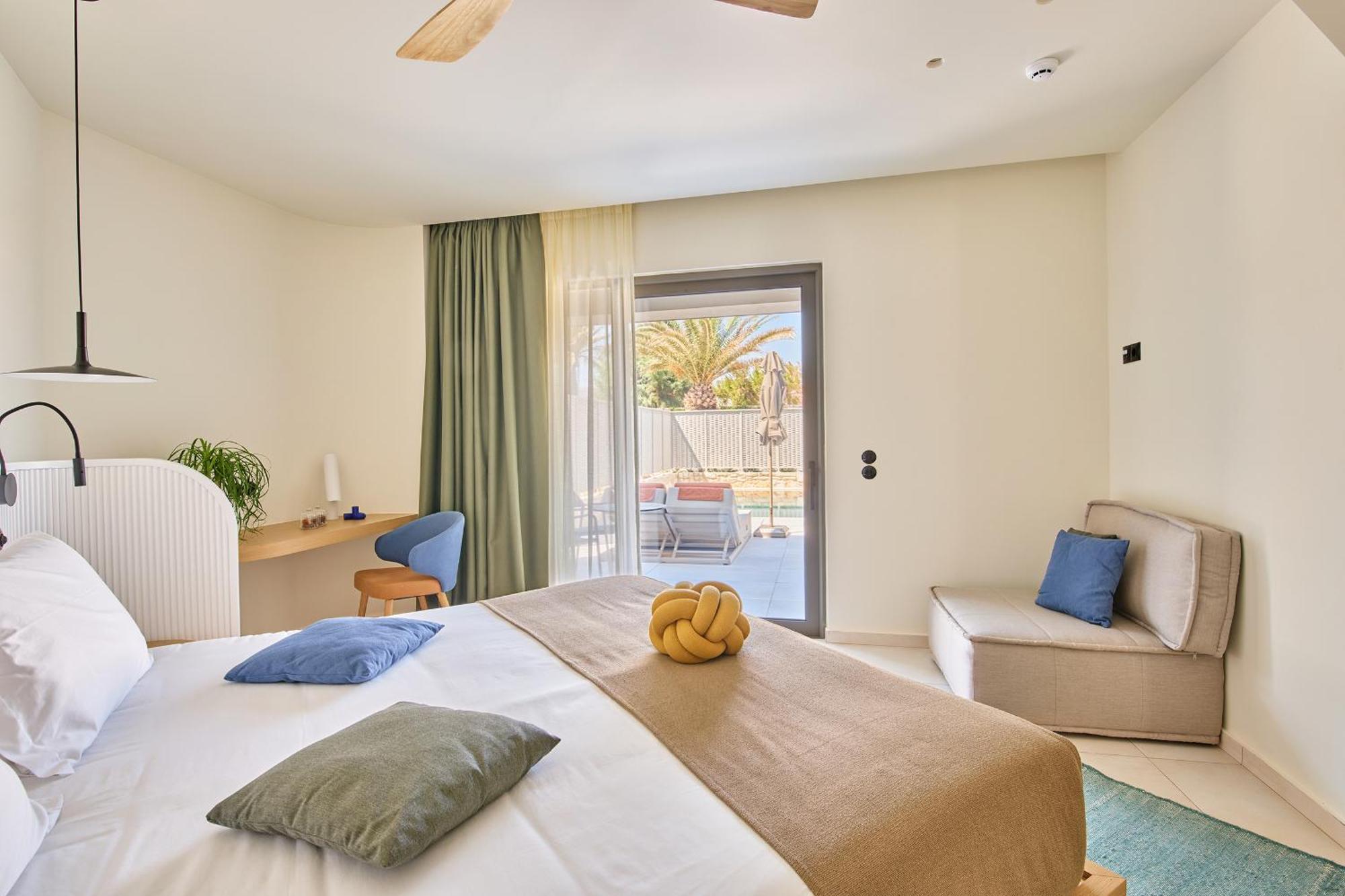 Hotel Paralos Kosta Alimia 5*